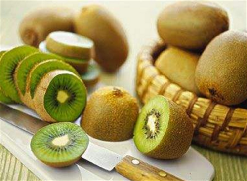 吃什么坚果对头发好(脱发最怕三种水果）