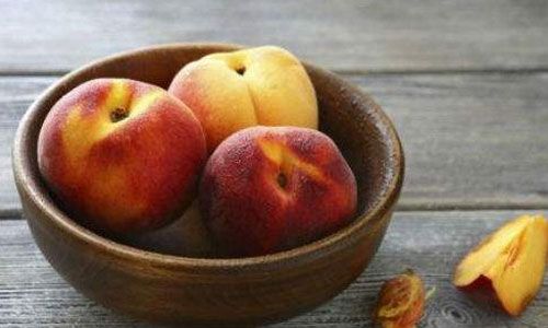 口腔溃疡可以喝鸡汤吗(口腔溃疡可以吃鸡肉吗）