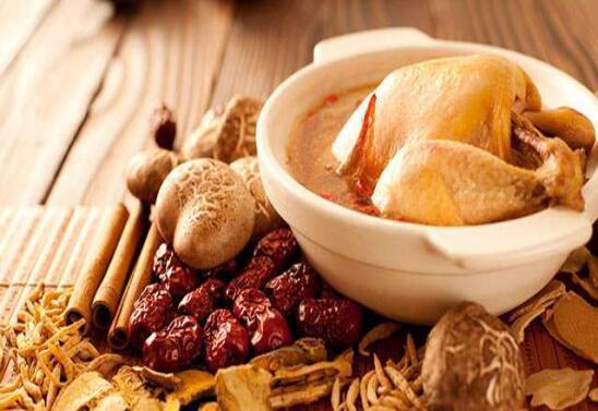 叶酸可以靠食补吗叶酸吃多了会胎停育吗(叶酸怎么食补）