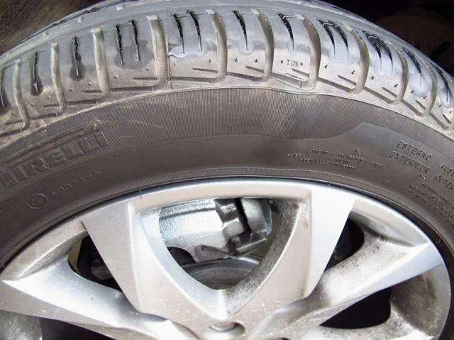 为什么越来越多的人使用轮胎挡块?为什么?(轮胎钢圈里面有黑色塑料块是什么用)