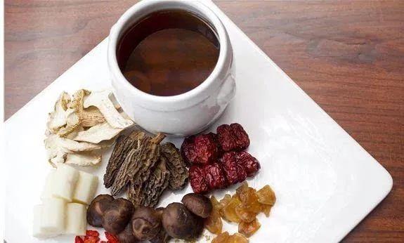 哪些人不适宜喝生化汤(生化汤适合什么体质的人喝）