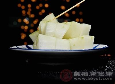 口腔溃疡可以吃榨菜吗(口腔溃疡吃什么食物好得快一点）