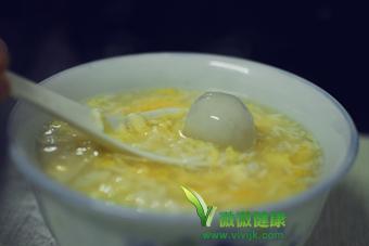 口腔溃疡可以吃甜酒冲蛋吗(经期吃甜酒冲蛋的好处）