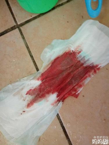 同房后10天测出一条线是怀孕了吗(大姨妈推迟十天试纸测出一条线）