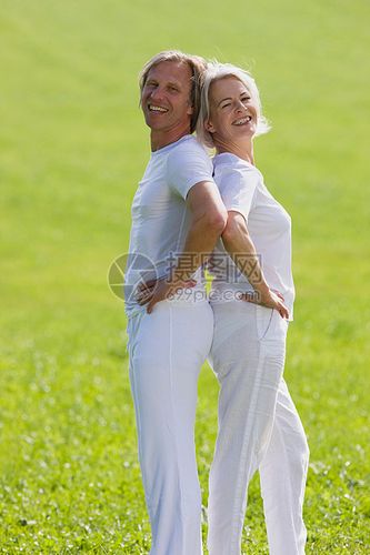 为什么年轻人生育欲望越来越低年轻人为什么不想生孩子(年轻人不生育)