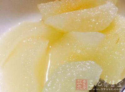 体寒的人可以吃冰糖雪梨吗(体寒上火可以吃冰糖雪梨)