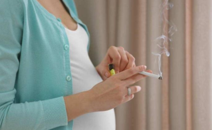 吸烟影响怀孕吗(吸烟对备孕有什么影响)