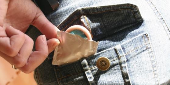 避孕套怎么区分正反面(安全套正反面示意图）