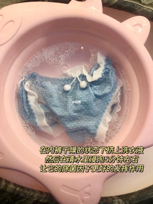内裤上大姨妈怎么洗掉(大姨妈弄在内裤上怎么才能洗掉)