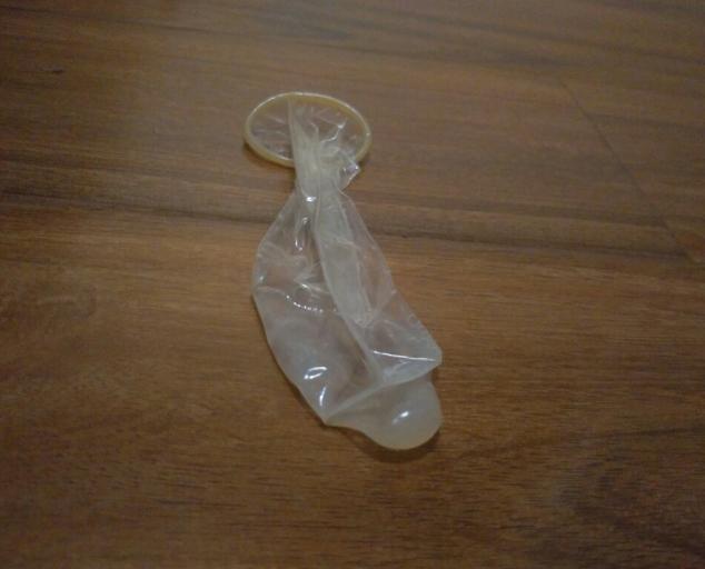 避孕套是否两边都有油(没有油的避孕套）