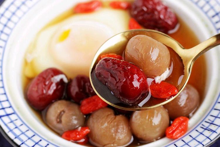 吃红枣对宫寒有帮助吗(宫寒可以吃桂圆吗）