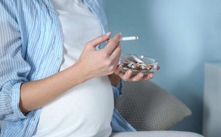 避孕套对备孕有危害吗(孕前抽烟喝酒对胎儿有危害吗）