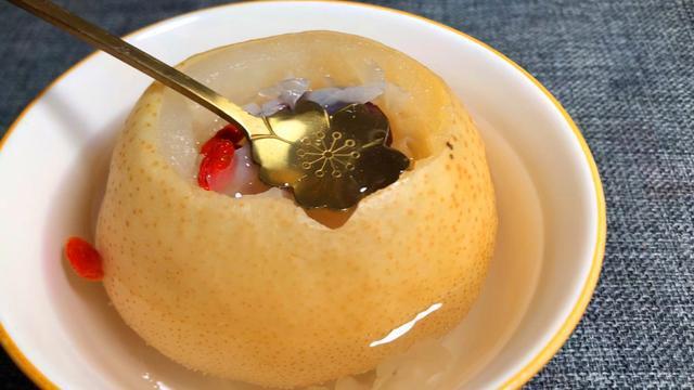 体寒的人可以吃冰糖雪梨吗(体寒上火可以吃冰糖雪梨)