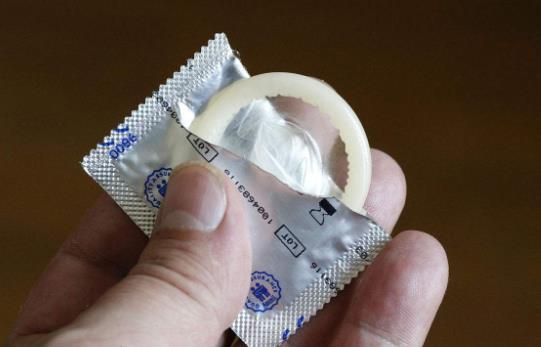 避孕套洗洗还能用吗(避孕套戴多了对女性有什么伤害）