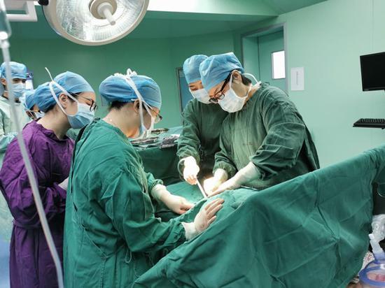 剖宫产妈妈想生二胎？能不能生得看这些！(一胎剖腹产二胎顺产的条件）