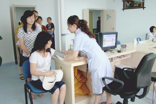 体检时女性妇科查什么(妇科检查当时就出血了)