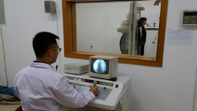 为什么很多女性不想做胸透？(女性胸透咋做）