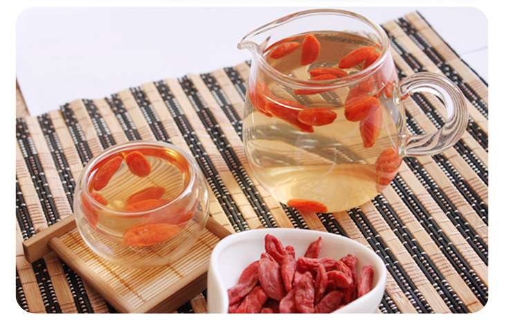 口腔溃疡可以喝枸杞菊花茶吗(口腔溃疡能喝枸杞吗)