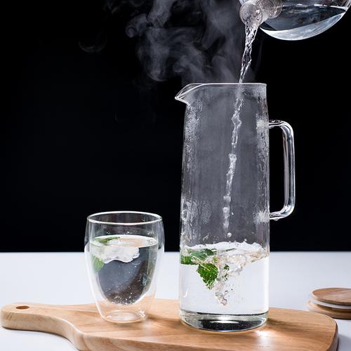 口腔溃疡喝热水会加重吗(口腔溃疡喝热水还是凉水）