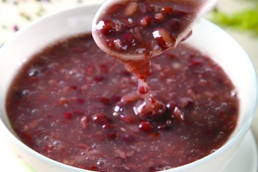 贫血的人可以喝绿豆汤吗(贫血喝红豆粥可以补血吗)