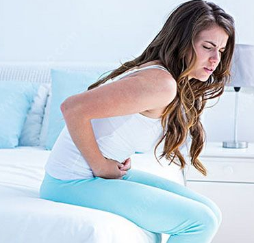 走动小腹痛是怀孕了吗(小肚子隐隐作痛是不是要来月经了）