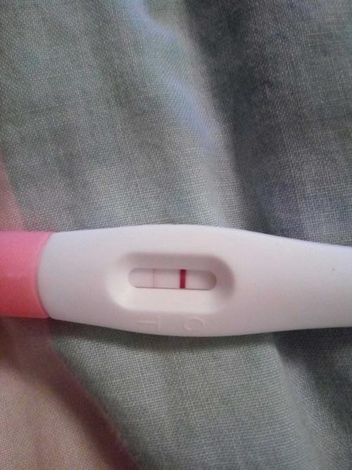 验孕棒一小时后两条线正常吗(验孕试纸半个小时后变成2条杠）