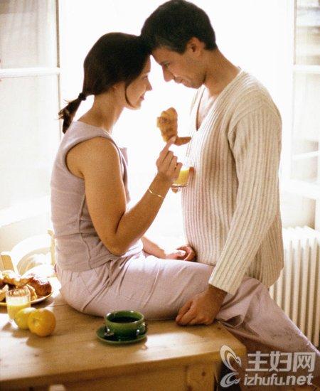 试管怀双胞胎需要什么条件(怀双胞胎第一个月症状)