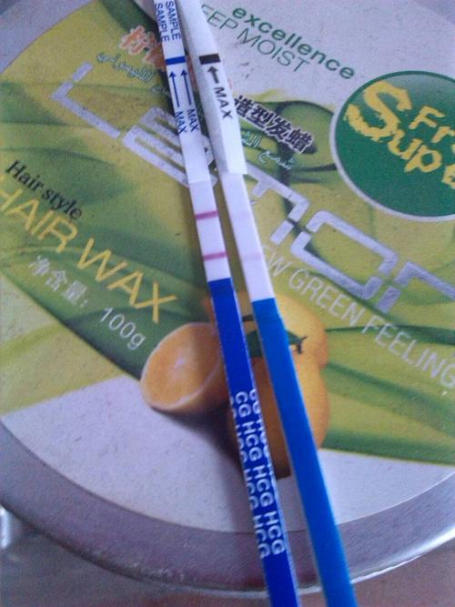 试纸有个没颜色的浅线是怀孕了吗(验孕试纸检测线的颜色很浅)