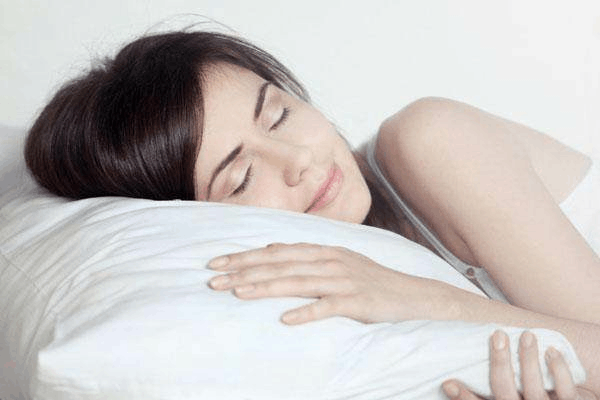 裸睡能缓解失眠吗裸睡对睡眠有好处吗？(改善睡眠的偏方）