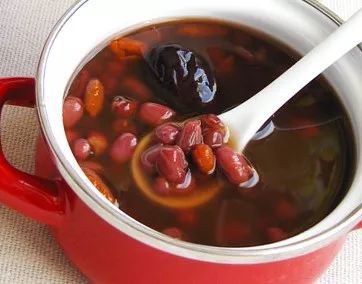 贫血的人吃什么补血最快(贫血最怕三种水果）