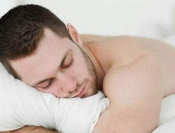 裸睡可以提高精子质量吗裸睡对男性好吗？(男性精子活力低吃什么）