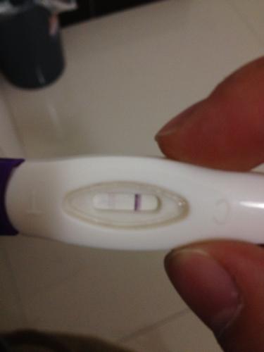 验孕棒下面的线非常浅是怎么回事(验孕试纸有一条线很淡基本看不出来）
