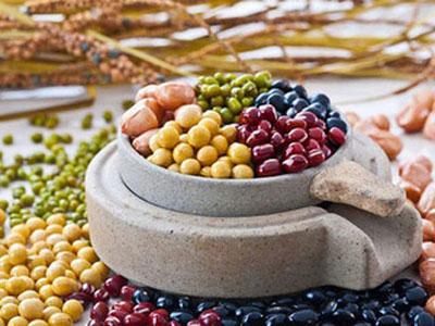 贫血的人可以吃玉米吗(贫血可以喝玉米排骨汤吗)