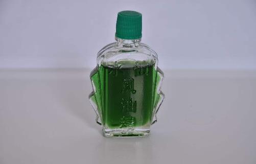 风油精滴龟头有危害吗(男生涂风油精的危害）