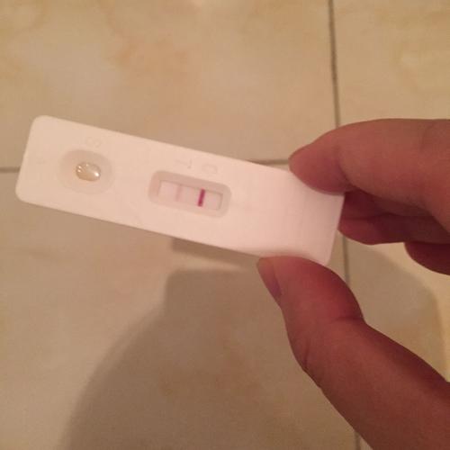 验孕棒一深一浅是假孕吗(验孕棒假孕有几种情况）