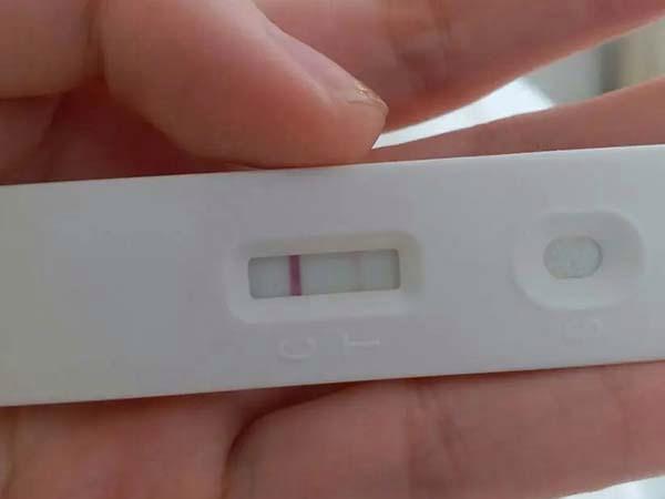 验孕棒c区半条线t区一条线怎么回事(验孕棒只有t区一条线c区没有）