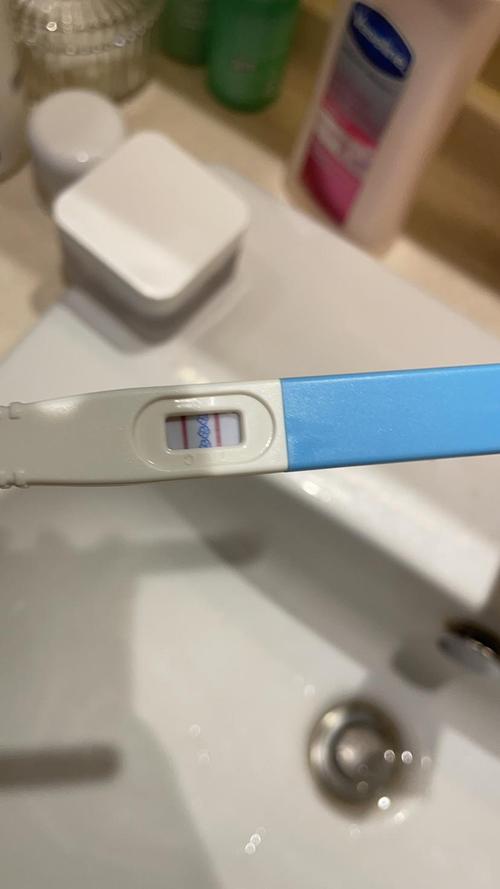 验孕棒两条杠是怀孕吗(试纸怎么用才知道怀孕）