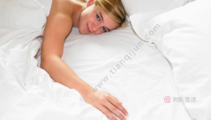 裸睡会引起尿道感染吗尿道感染跟裸睡有关系吗？(躺着小便会不会感染）