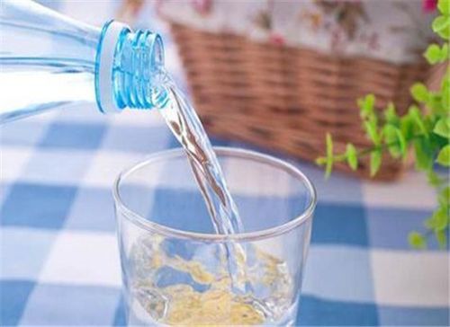 能用苏打水备孕生儿子吗(初期孕妇能喝苏打水吗）