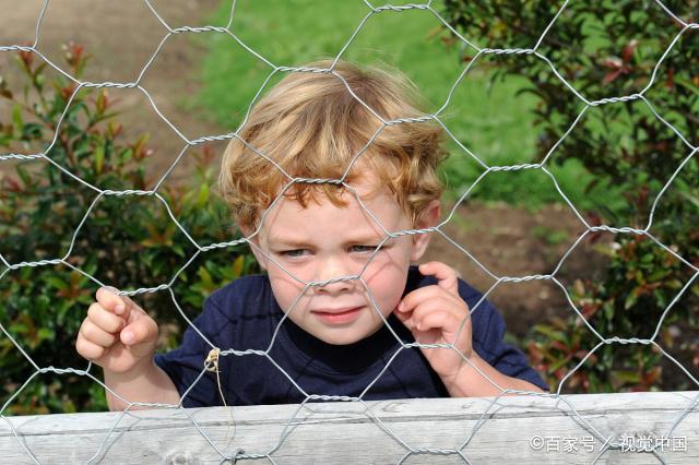 罗圈腿遗传吗？o型腿怎么矫正(o型腿遗传给了孩子怎么办）