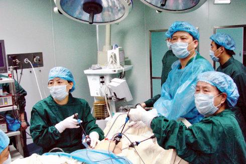 输卵管系膜囊肿严重吗(腹腔镜4个洞3个洞区别）