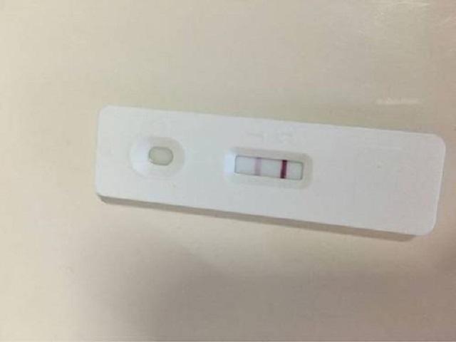 验孕棒一深一浅是女孩吗(一深一浅是来月经先兆)