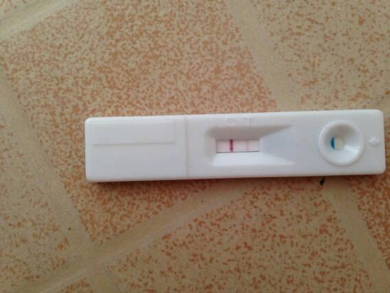 验孕棒半条蓝色意味着什么(验孕棒一深一浅是怀孕了吗）