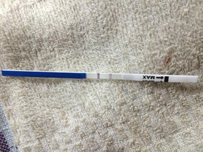验孕棒下面的线非常浅是怎么回事(验孕试纸有一条线很淡基本看不出来）
