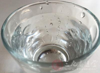 能用苏打水备孕生儿子吗(初期孕妇能喝苏打水吗）