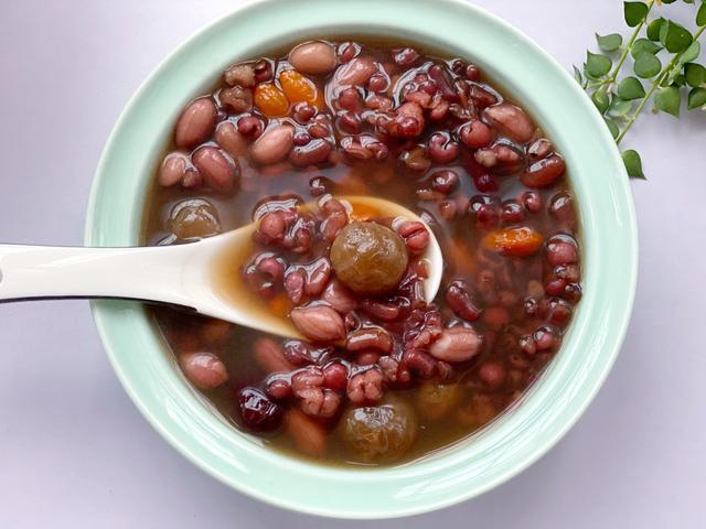 贫血的人可以喝绿豆汤吗(贫血喝红豆粥可以补血吗)