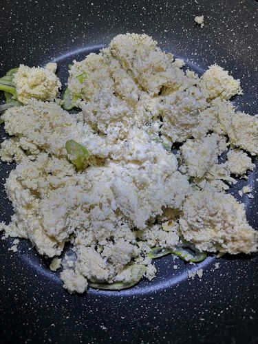 分泌物像豆腐渣用什么药(什么是白带正常图片)