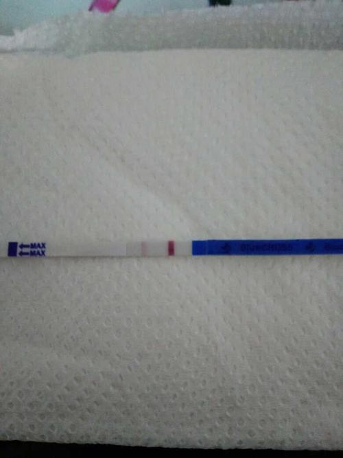 为什么验孕棒检测出来比试纸深(验孕棒比试纸灵敏吗)