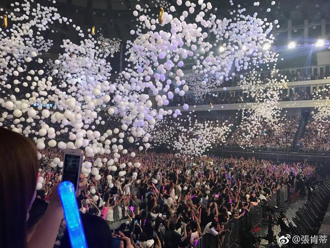 台北小巨蛋能坐多少人