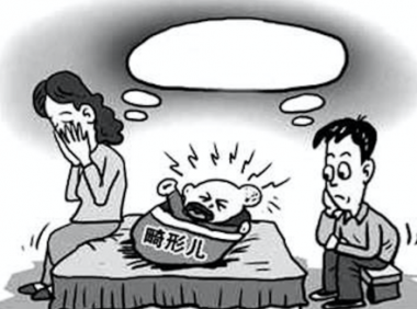 什么夫妻很容易生畸形儿(为什么会有畸形儿）